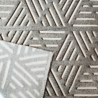 Doppio tessuto laterale del vello della flanella di incandescenza fluorescente 270 GSM per la fabbricazione della coperta