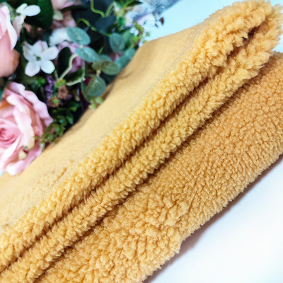 Sherpa tricottato filo di ordito tosare il jacquard giallo 100% del poliestere del tessuto per l'indumento